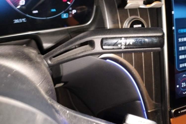 Used Mercedes-Benz GLC 2026 GLC 300 L 4MATIC Luxury Model Gear Lever