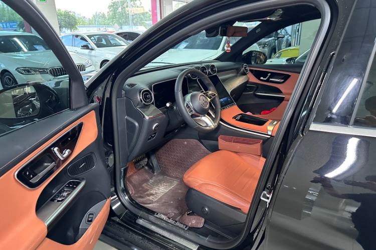 Used Mercedes-Benz GLC 2026 GLC 260 L 4MATIC Classic Edition Interior 15