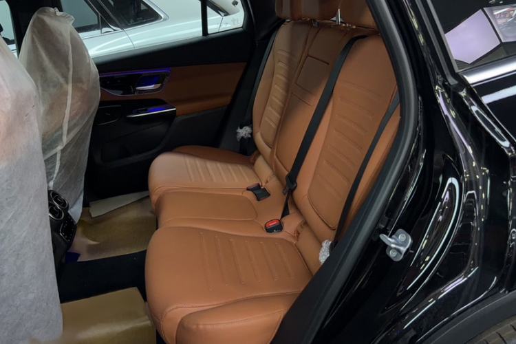 Used Mercedes-Benz GLC 2026 GLC 260 L 4MATIC Classic Edition Interior 4