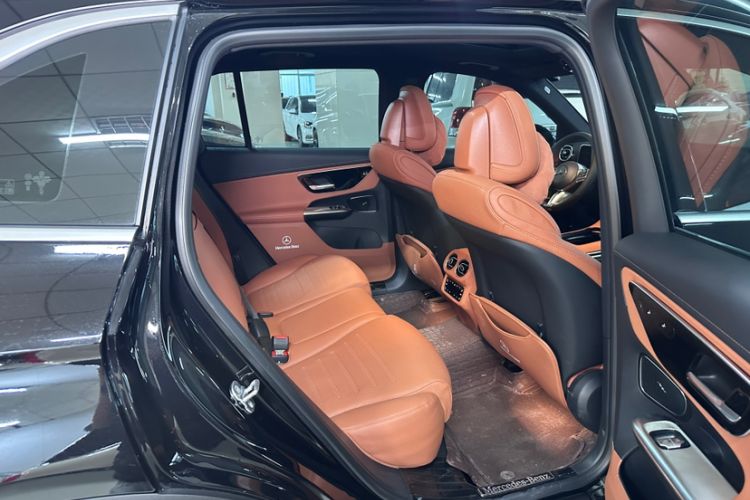 Used Mercedes-Benz GLC 2026 GLC 260 L 4MATIC Classic Edition Interior 4
