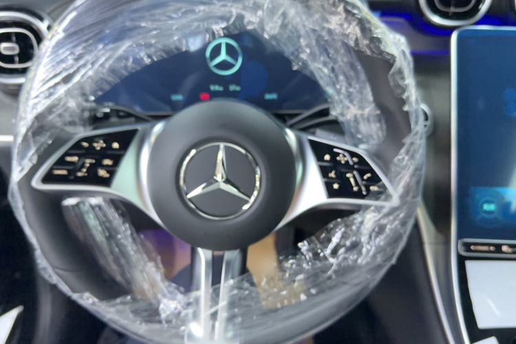 Used Mercedes-Benz GLC 2026 GLC 260 L 4MATIC Classic Edition Interior 7