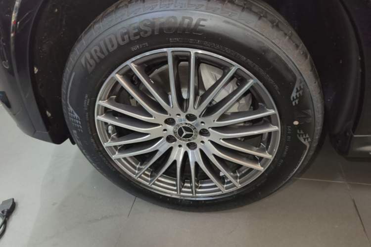 Used Mercedes-Benz GLC 2026 GLC 300 L 4MATIC Dynamic 5-seater Left Front Wheel Hub