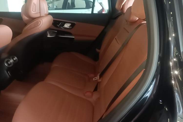 Used Mercedes-Benz GLC 2026 GLC 300 L 4MATIC Dynamic 5-seater Left Rear Seat