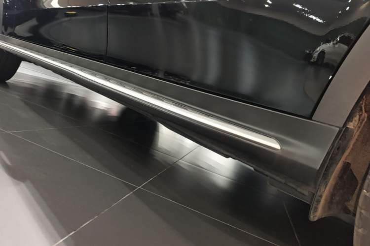Used Mercedes-Benz GLC 2026 GLC 260 L 4MATIC Dynamic Model Left Side Sill