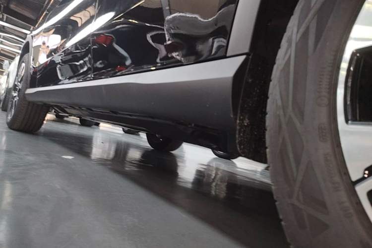 Used Mercedes-Benz GLC 2026 GLC 260 L 4MATIC Classic Edition Left Side Sill