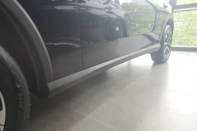 Used Mercedes-Benz GLC 2026 GLC 260 L 4MATIC Classic Edition Left Side Sill
