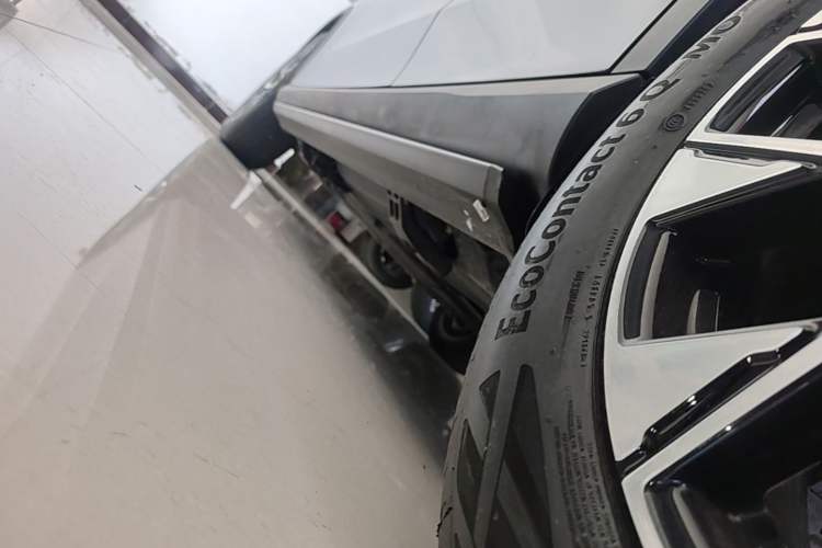 Used Mercedes-Benz GLC 2026 GLC 260 L 4MATIC Classic Edition Left Side Sill