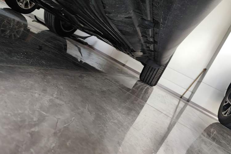 Used Mercedes-Benz GLC 2026 GLC 260 L 4MATIC Classic Edition Left Side Sill