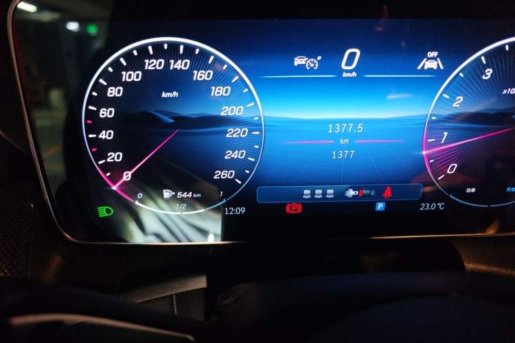 Used Mercedes-Benz GLC 2026 Model Facelifted GLC 260 L 4MATIC Classic Version Odometer Close Up