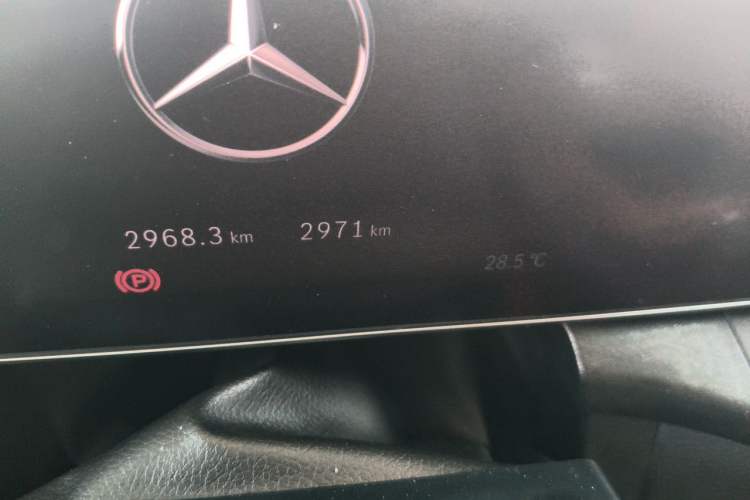 Used Mercedes-Benz GLC 2026 GLC 300 L 4MATIC Dynamic 5-seater Odometer Close Up