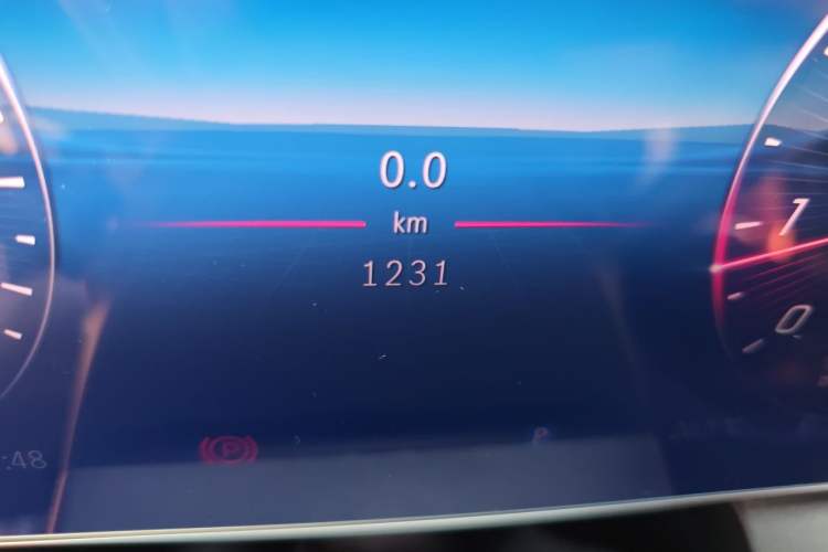 Used Mercedes-Benz GLC 2026 GLC 300 L 4MATIC Luxury Model Odometer Close Up