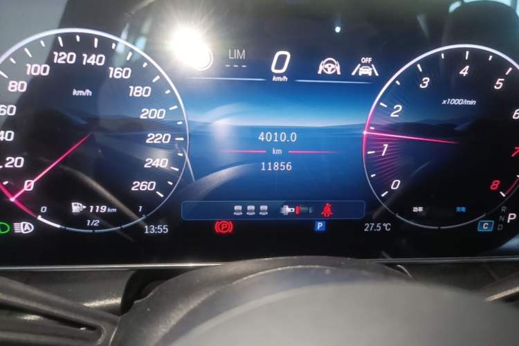 Used Mercedes-Benz GLC 2026 GLC 300 L 4MATIC Dynamic 5-seater Odometer Close Up
