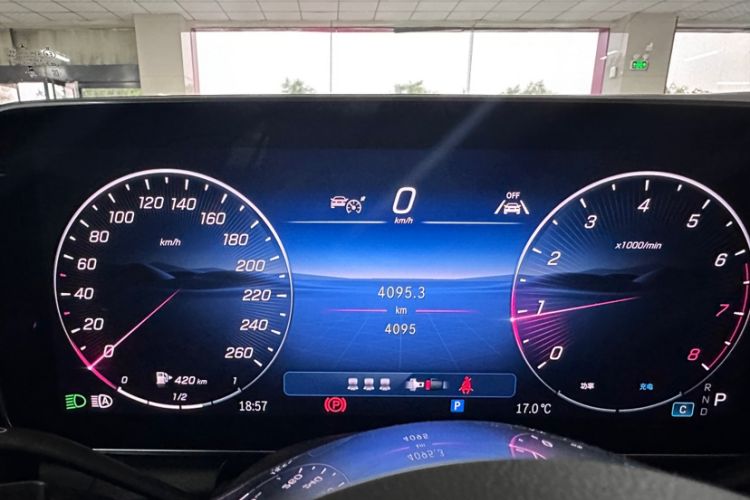 Used Mercedes-Benz GLC 2026 GLC 260 L 4MATIC Classic Edition Odometer Close Up