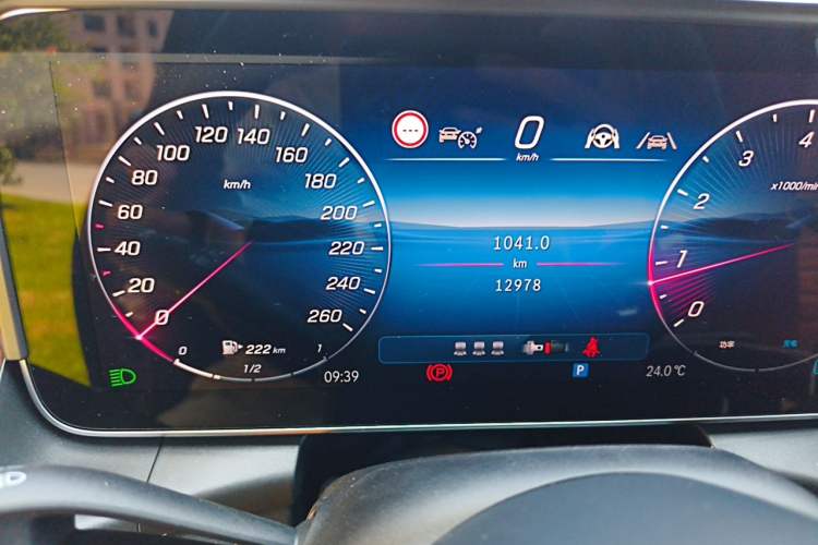 Used Mercedes-Benz GLC 2026 GLC 300 L 4MATIC Dynamic 5-seater Odometer Close Up