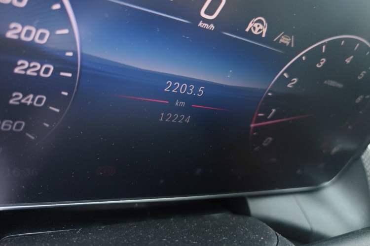 Used Mercedes-Benz GLC 2026 GLC 260 L 4MATIC Dynamic Model Odometer Close Up
