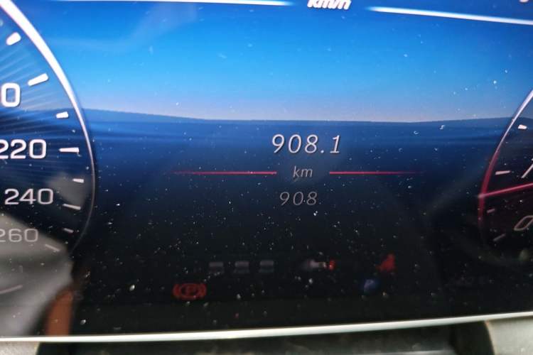 Used Mercedes-Benz GLC 2026 GLC 260 L 4MATIC Classic Edition Odometer Close Up
