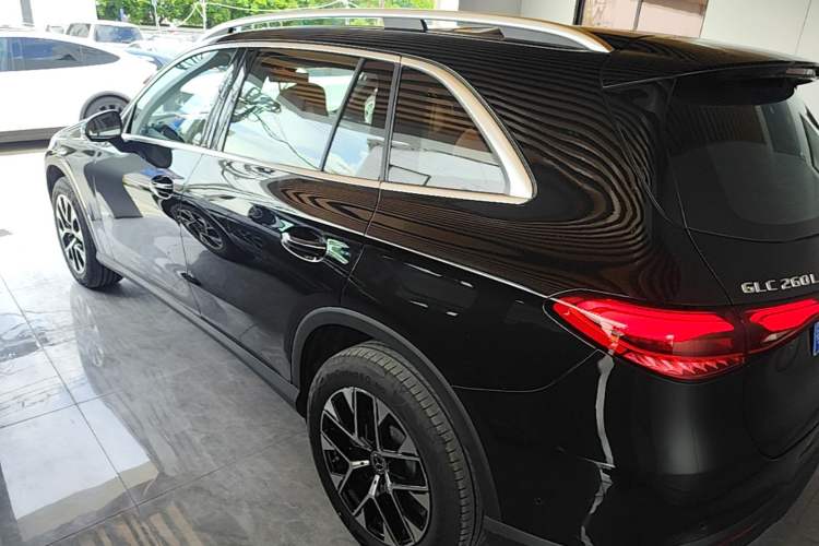 Used Mercedes-Benz GLC 2026 GLC 260 L 4MATIC Classic Edition Rear Left 45 Deg