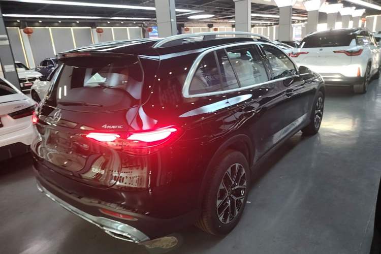 Used Mercedes-Benz GLC 2026 GLC 260 L 4MATIC Classic Edition Rear Right 45 Deg