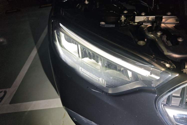 Used Mercedes-Benz GLC 2026 Model Facelifted GLC 260 L 4MATIC Classic Version Right Front Headlight