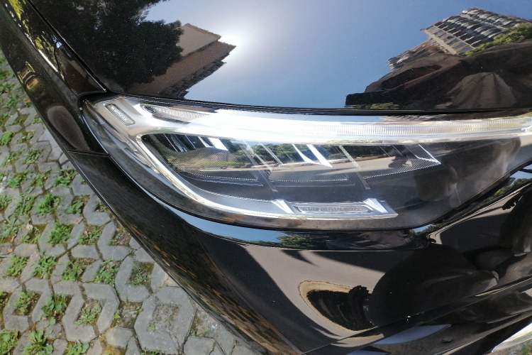 Used Mercedes-Benz GLC 2026 Model Facelifted GLC 300 L 4MATIC Dynamic Version—5 Seaters Right Front Headlight