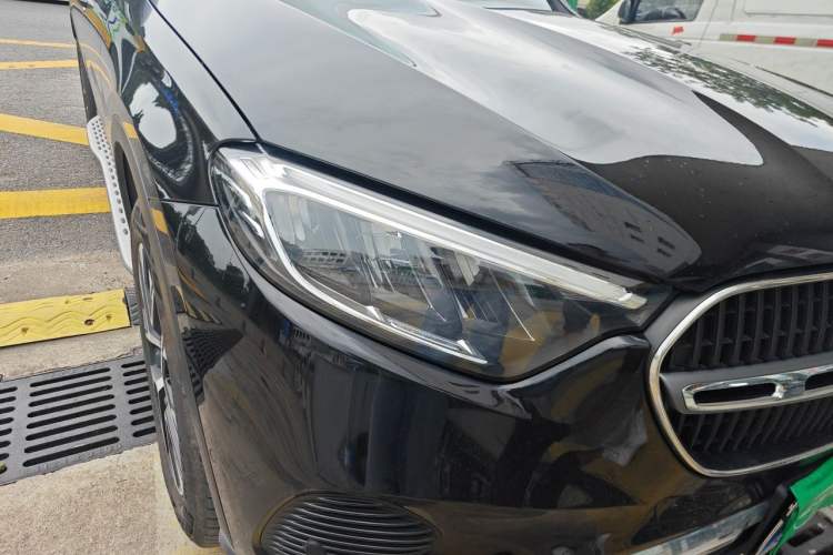 Used Mercedes-Benz GLC 2026 GLC 260 L 4MATIC Dynamic Model Right Front Headlight
