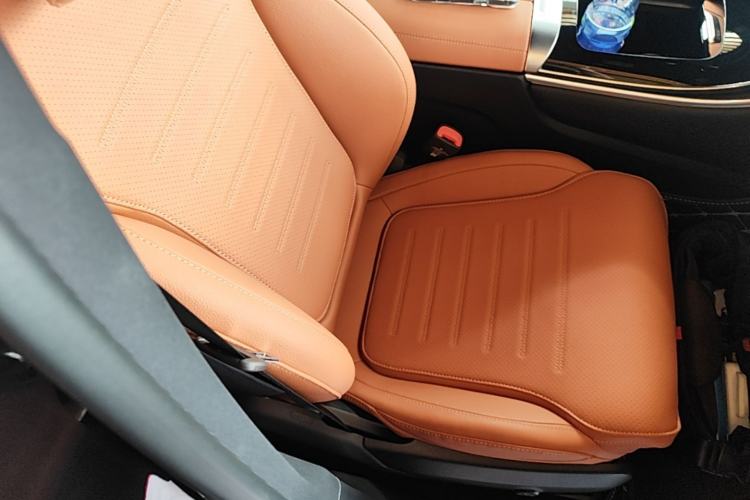 Used Mercedes-Benz GLC 2026 GLC 260 L 4MATIC Classic Edition Right Front Seat