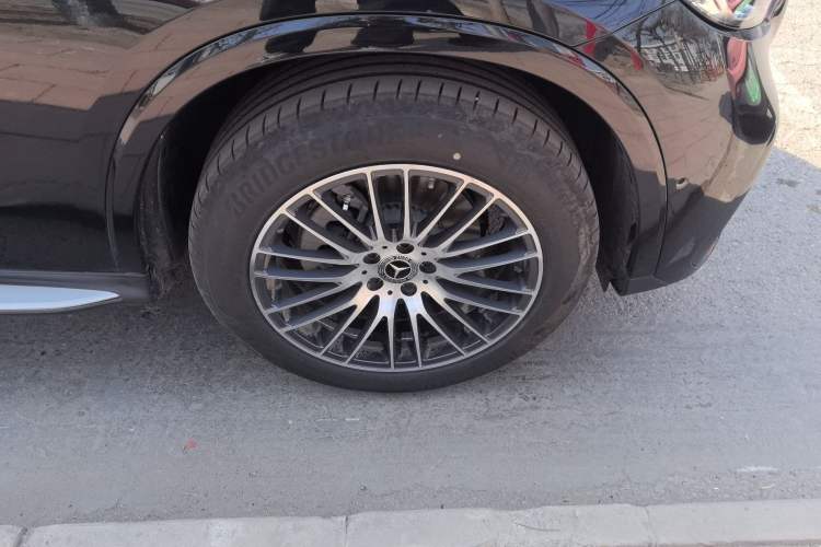Used Mercedes-Benz GLC 2026 GLC 260 L 4MATIC Luxury Model Right Front Wheel Hub