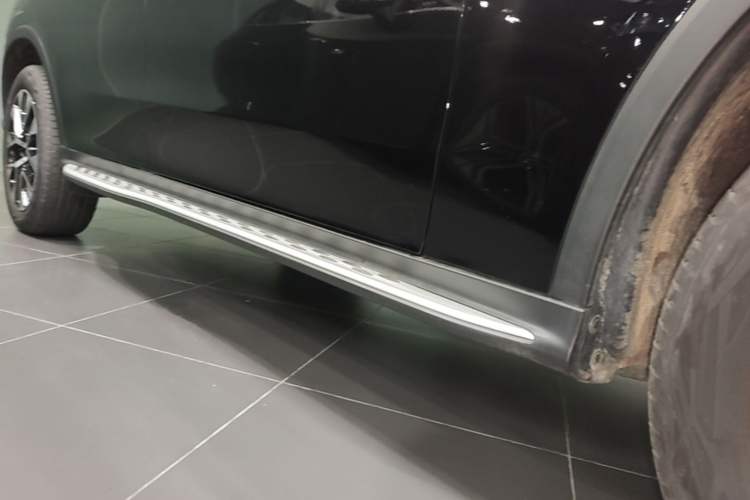 Used Mercedes-Benz GLC 2026 GLC 260 L 4MATIC Dynamic Model Right Side Sill