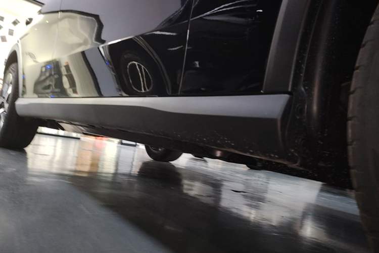 Used Mercedes-Benz GLC 2026 GLC 260 L 4MATIC Classic Edition Right Side Sill