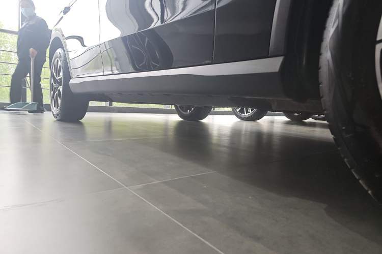 Used Mercedes-Benz GLC 2026 GLC 260 L 4MATIC Classic Edition Right Side Sill