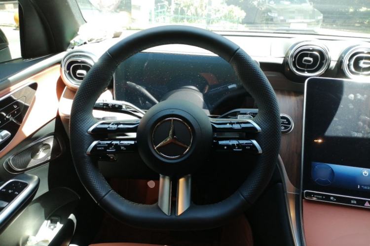 Used Mercedes-Benz GLC 2026 Model Facelifted GLC 300 L 4MATIC Dynamic Version—5 Seaters Steering Wheel