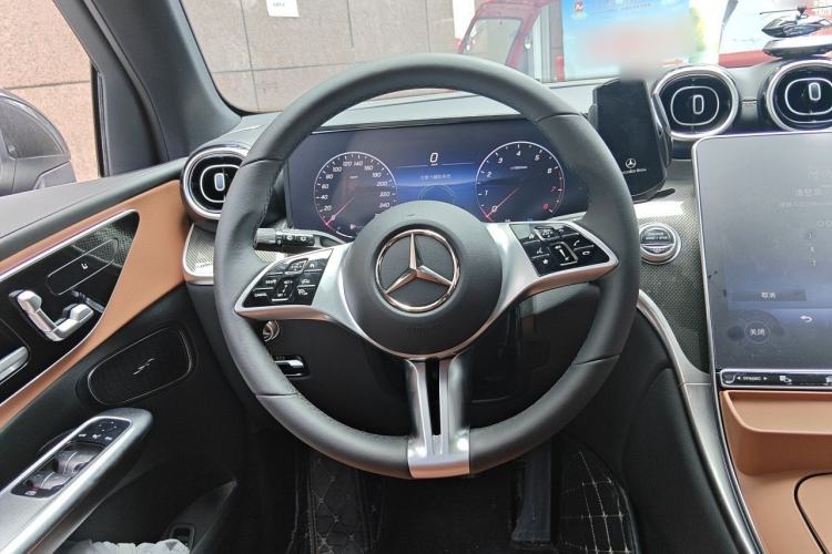 Used Mercedes-Benz GLC 2026 Model Facelifted GLC 260 L 4MATIC Classic Version Steering Wheel
