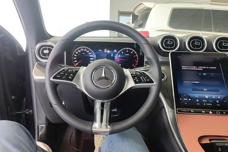 Used Mercedes-Benz GLC 2026 GLC 260 L 4MATIC Classic Edition Steering Wheel