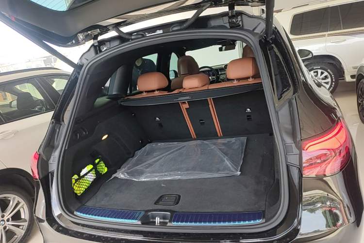 Used Mercedes-Benz GLC 2026 GLC 260 L 4MATIC Classic Edition Trunk