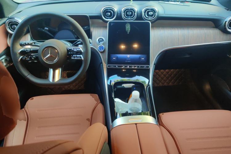 Used Mercedes-Benz GLC 2026 GLC 300 L 4MATIC Dynamic 5-seater Center Console