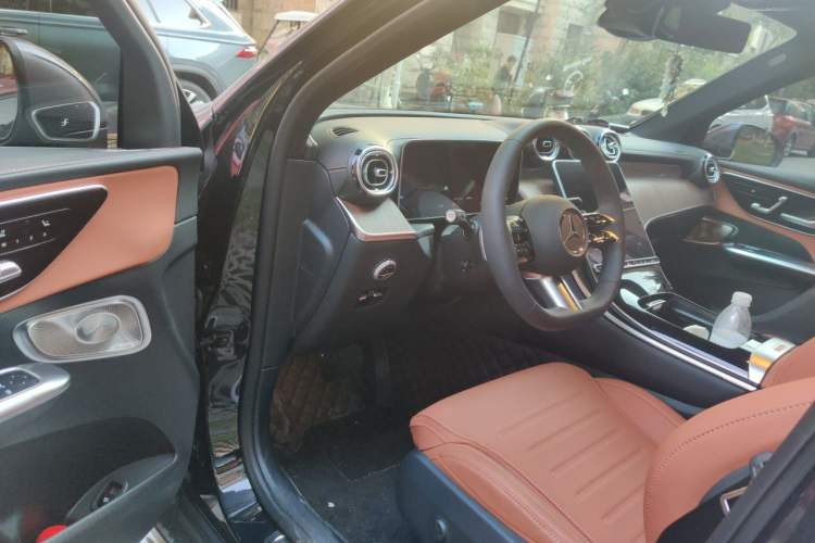Used Mercedes-Benz GLC 2026 GLC 300 L 4MATIC Dynamic 5-seater Driver Seat