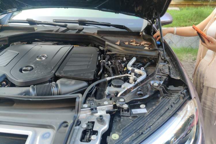 Used Mercedes-Benz GLC 2026 GLC 300 L 4MATIC Dynamic 5-seater Engine Bay Left