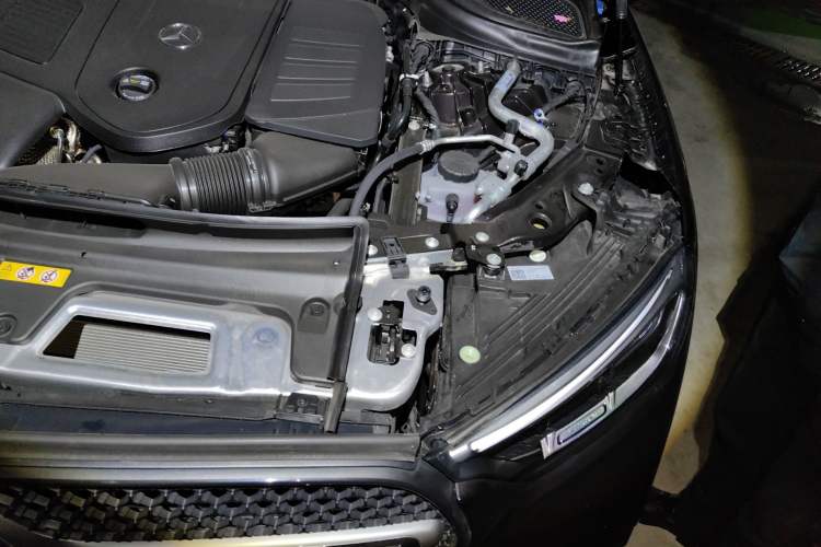 Used Mercedes-Benz GLC 2026 GLC 300 L 4MATIC Dynamic 5-seater Engine Bay Left