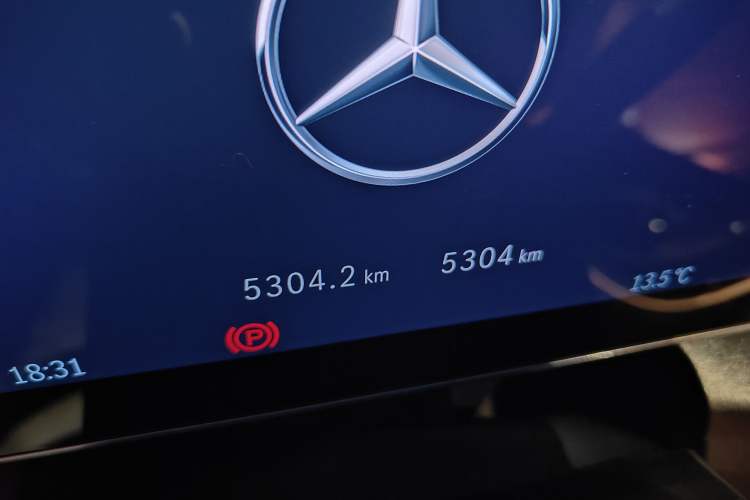 Used Mercedes-Benz GLC 2026 GLC 300 L 4MATIC Dynamic 5-seater Odometer Close Up