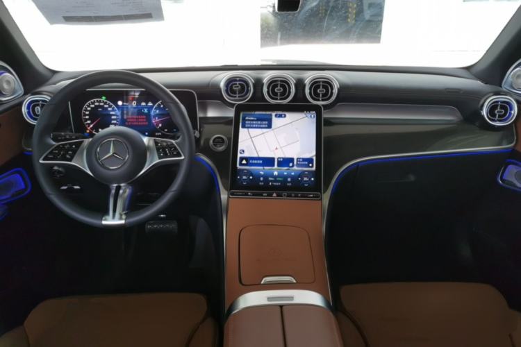 Used Mercedes-Benz GLC 2026 GLC 260 L 4MATIC Dynamic Model Center Console