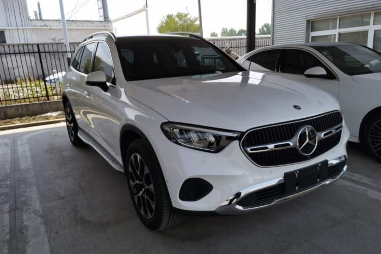 Used Mercedes-Benz GLC 2026 GLC 260 L 4MATIC Dynamic Model Front Right 45 Deg
