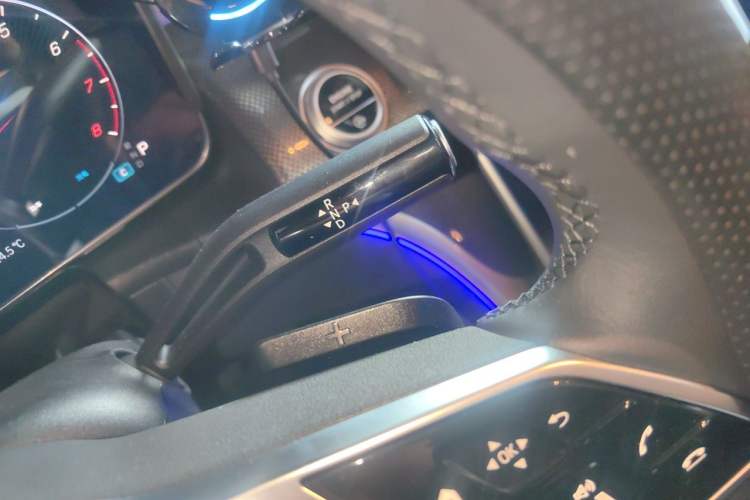 Used Mercedes-Benz GLC 2026 GLC 260 L 4MATIC Classic Edition Gear Lever