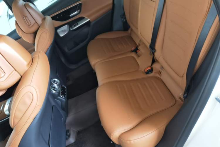 Used Mercedes-Benz GLC 2026 GLC 260 L 4MATIC Dynamic Model Left Rear Seat