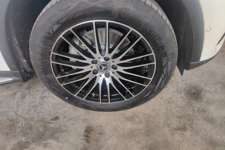 Used Mercedes-Benz GLC 2026 GLC 260 L 4MATIC Classic Edition Right Front Wheel Hub