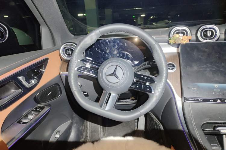 Used Mercedes-Benz GLC 2026 GLC 300 L 4MATIC Dynamic 5-seater Steering Wheel