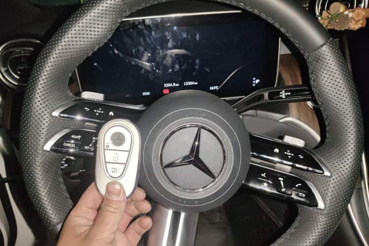 Used Mercedes-Benz GLC 2026 GLC 300 L 4MATIC Dynamic 5-seater Vehicle Key