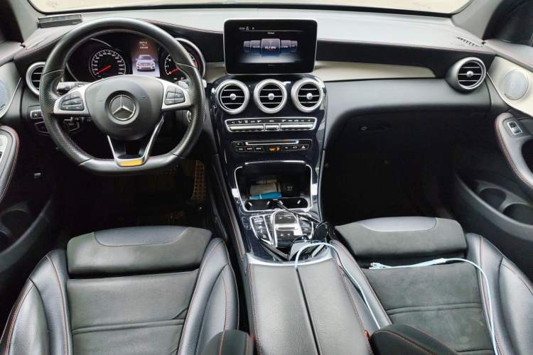 Used Mercedes-Benz GLC AMG 2017 AMG GLC 43 4MATIC Special Edition Center Console