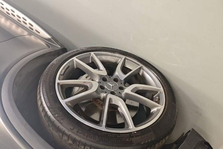 Used Mercedes-Benz GLC AMG 2017 AMG GLC 43 4MATIC Special Edition Left Front Wheel Hub