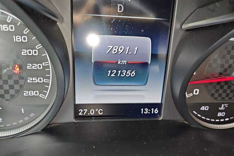 Used Mercedes-Benz GLC AMG 2017 AMG GLC 43 4MATIC Odometer Close Up