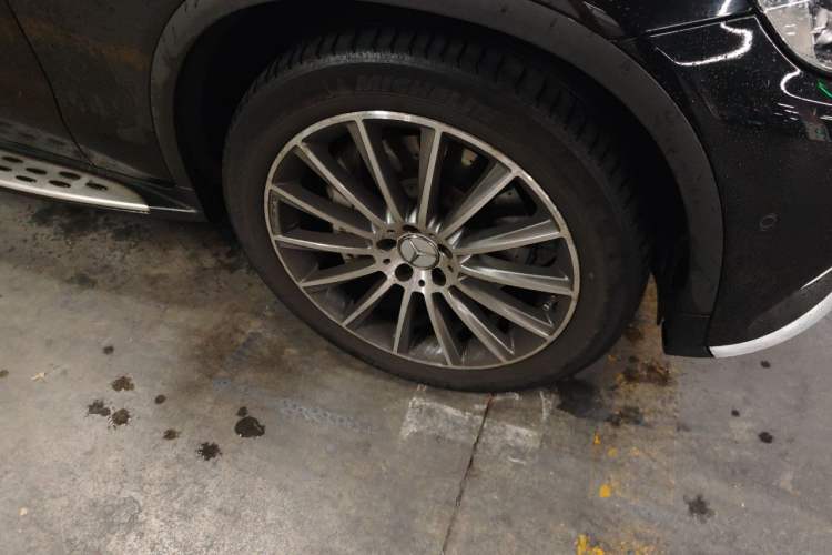 Used Mercedes-Benz GLC AMG 2017 AMG GLC 43 4MATIC Right Front Wheel Hub